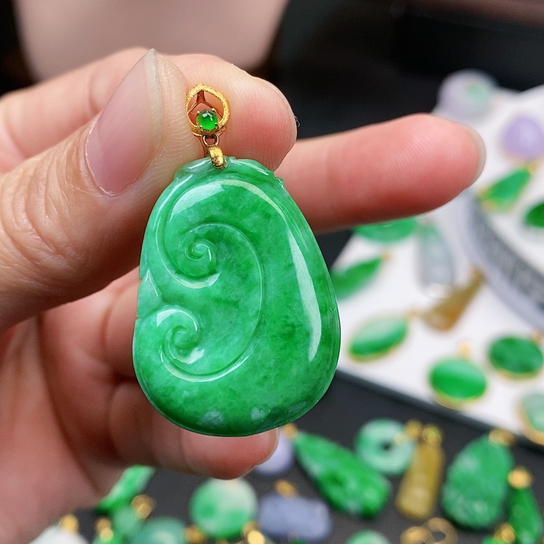 翡翠吊坠(不含链)18K金镶嵌