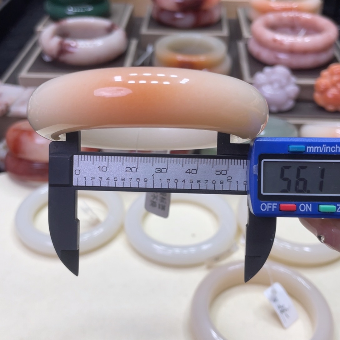 未镶嵌手镯石英岩玉