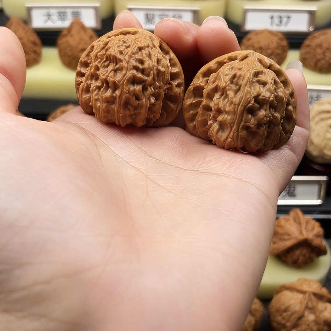 文玩核桃把件三角白38尺325