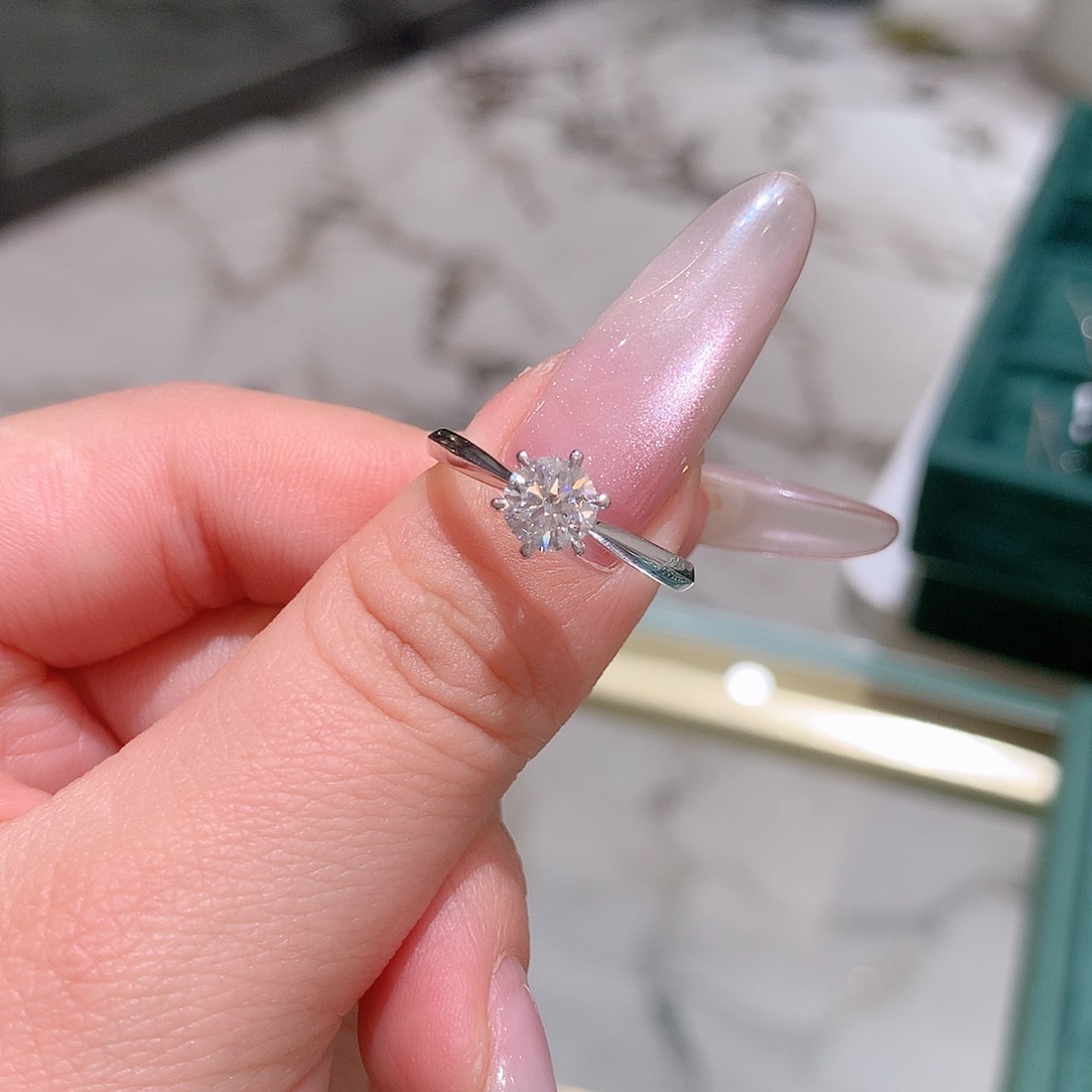 实验室培育钻石18K金镶嵌屁*雪14