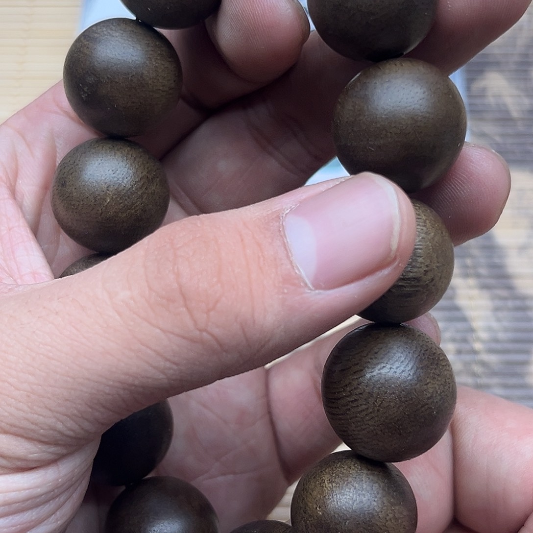 沉香沉香碎屑莺歌绿