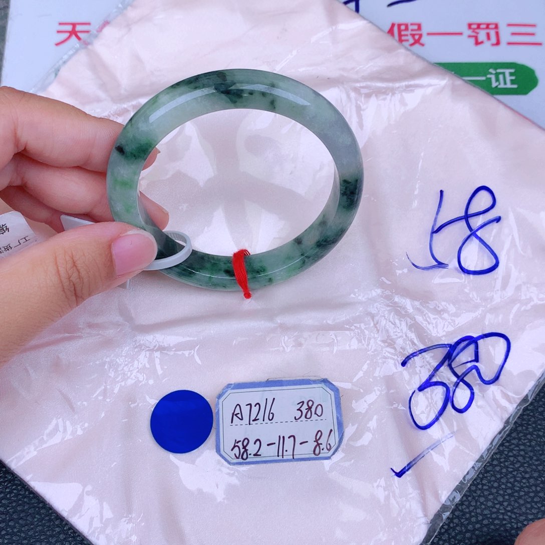 翡翠手镯未镶嵌缅甸翡翠