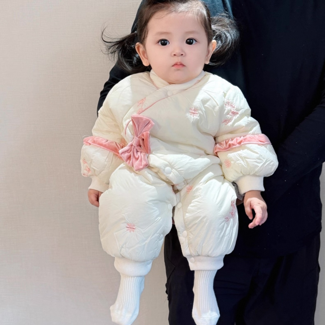 2025新款婴儿衣服加厚女宝宝连体衣公主加绒夹棉棉服外出爬服