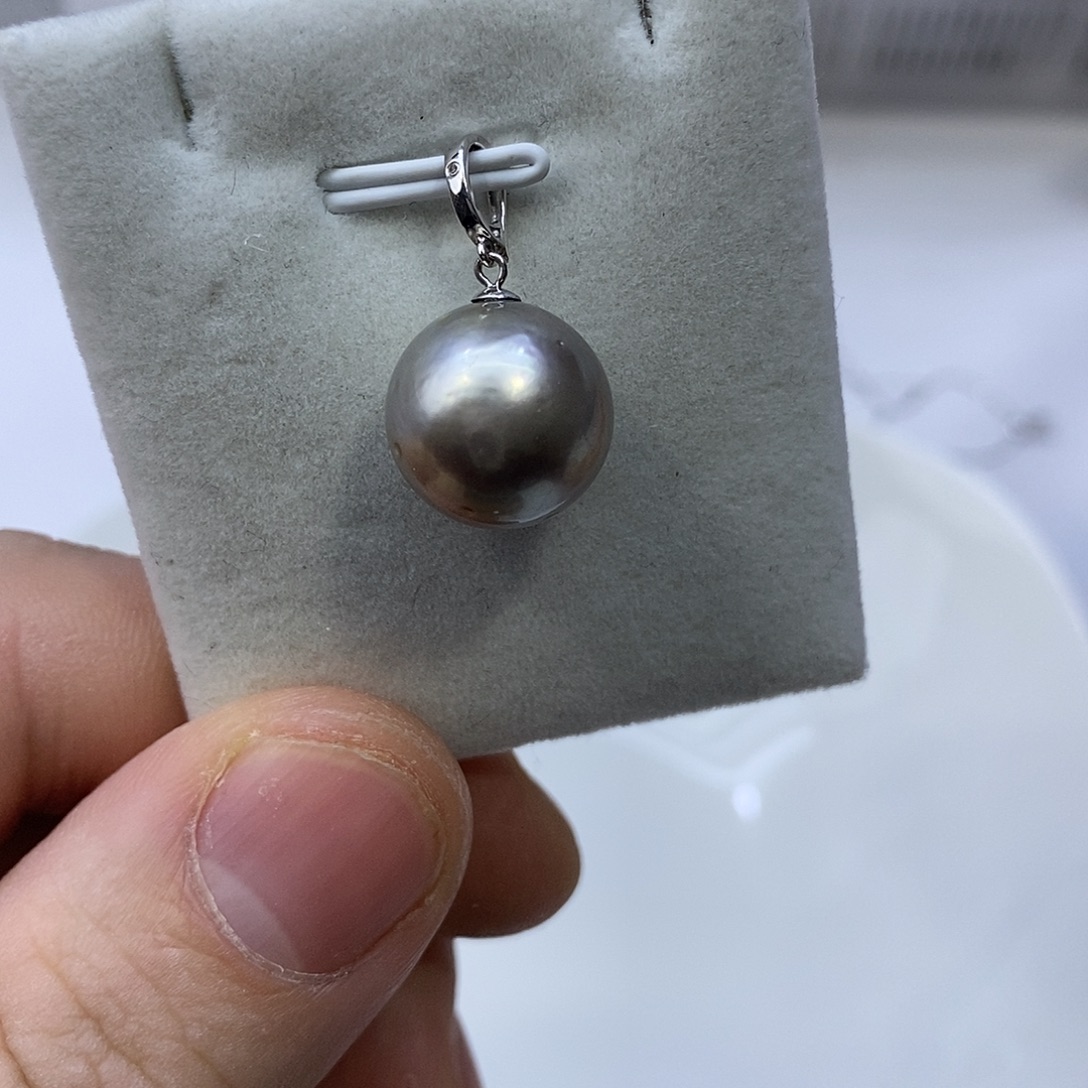 颈饰18K金镶嵌海水珍珠