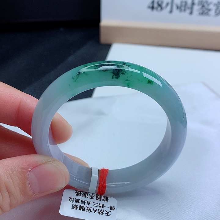 翡翠手镯未镶嵌52圈口