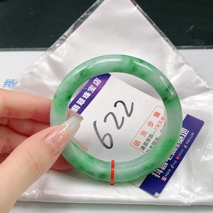 翡翠手镯未镶嵌翡翠手镯