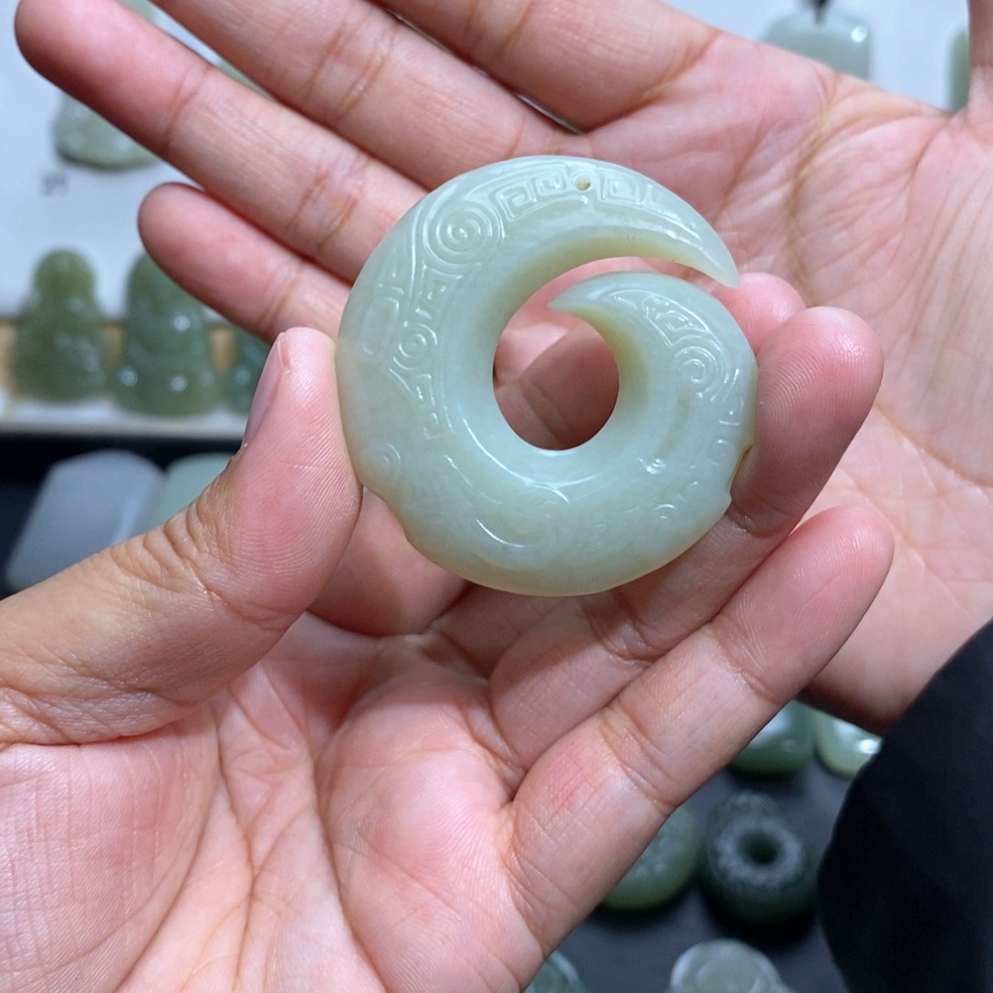 和田玉颈饰未镶嵌