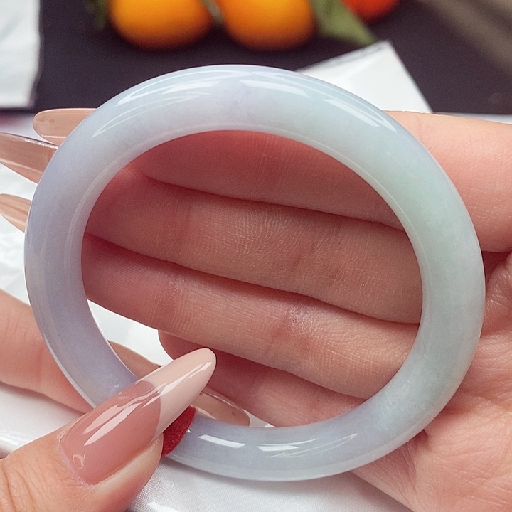 翡翠手镯未镶嵌54圈