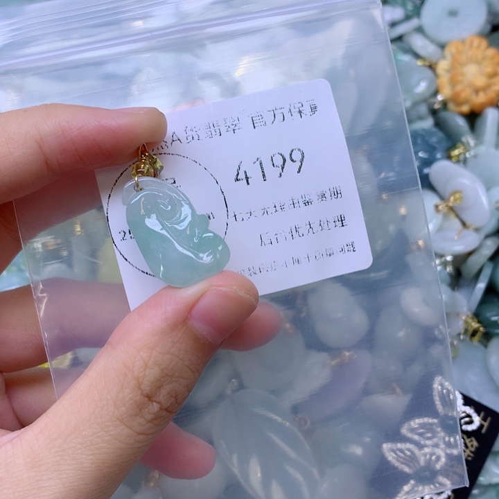 吊坠(不含链)未镶嵌翡翠