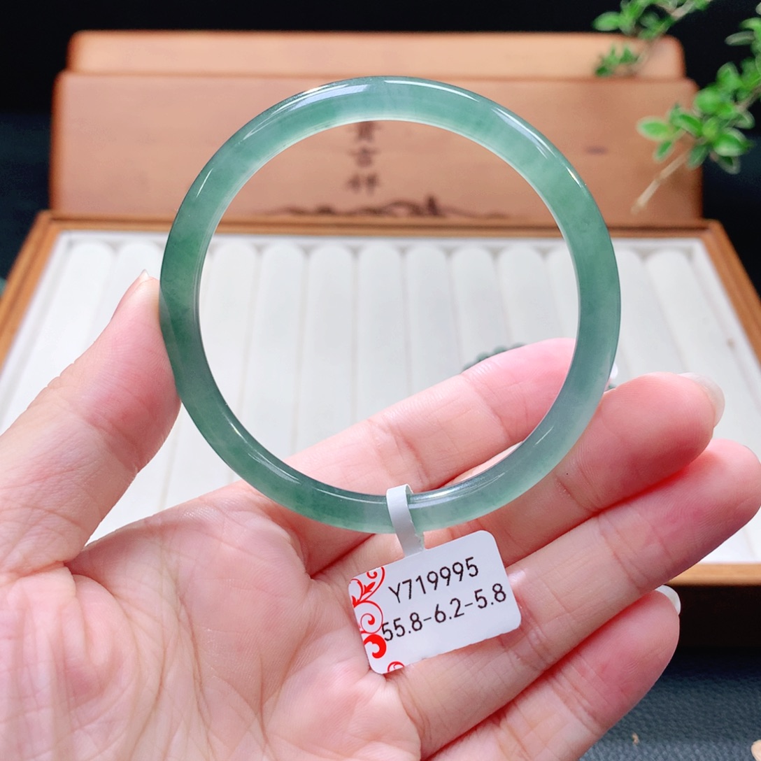 翡翠手镯（圆镯）未镶嵌