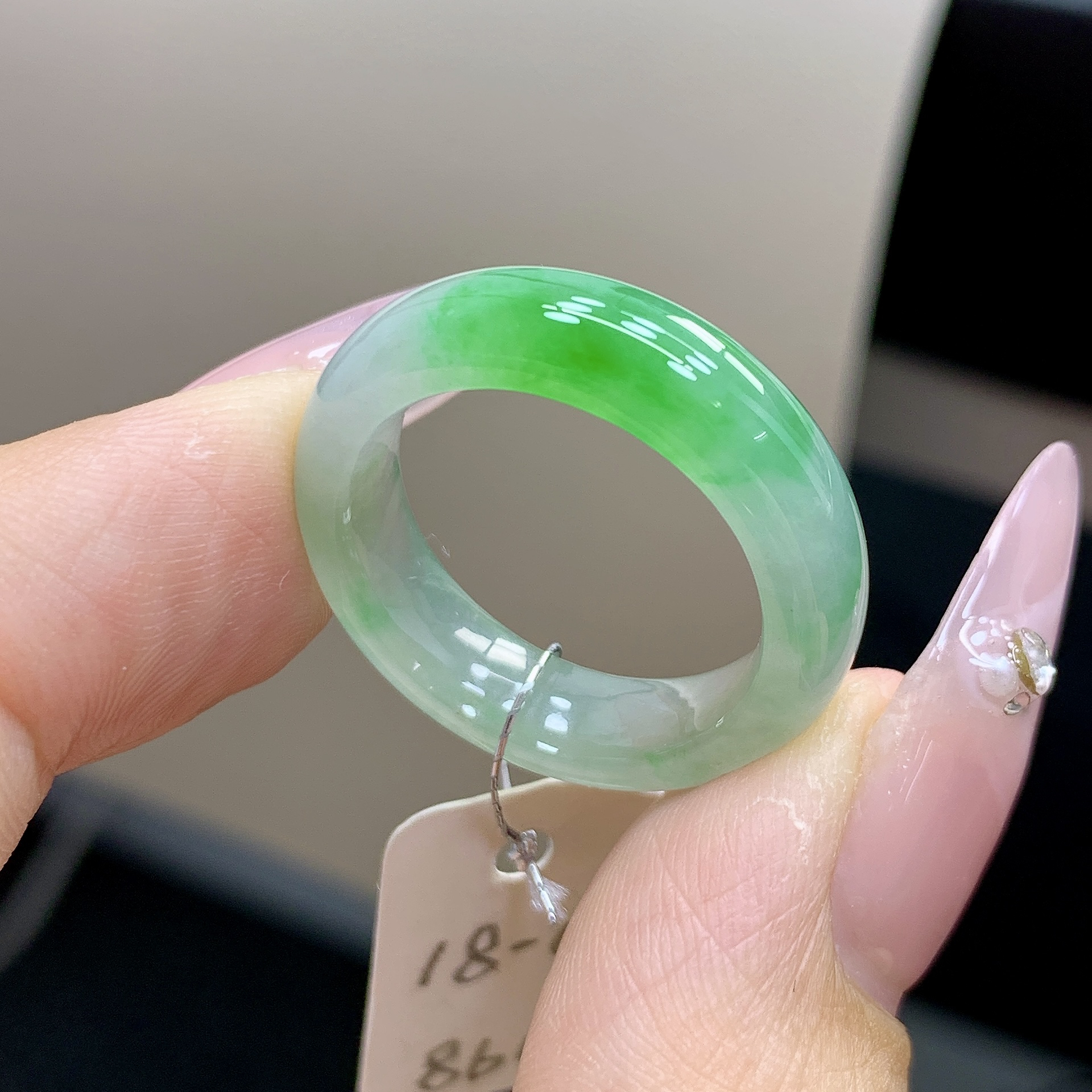 18-19号 白底青阳绿色天然缅甸翡翠A货戒圈 内径18.7-6.3-4.1