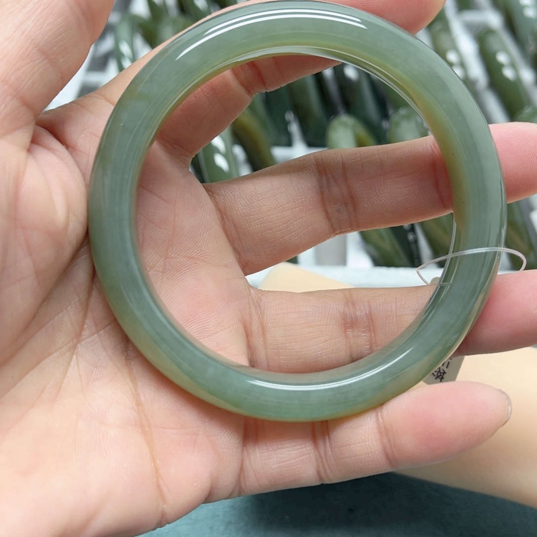 和田玉（糖玉）手镯未镶嵌橙*呀