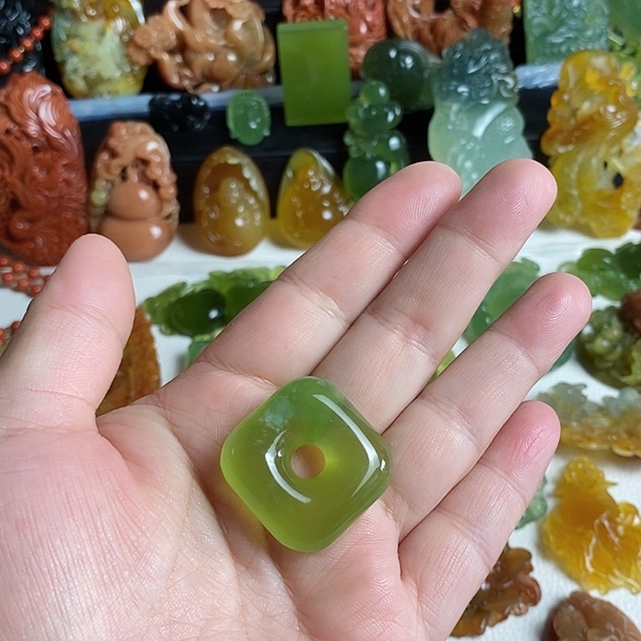 蛇纹石玉未镶嵌颈饰