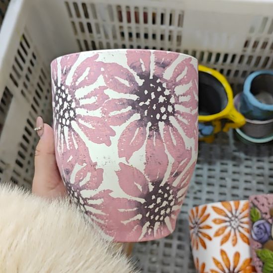 当场凑满15发货，不凑不发，花盆盆口不方不圆有针孔黑点矿点是正常