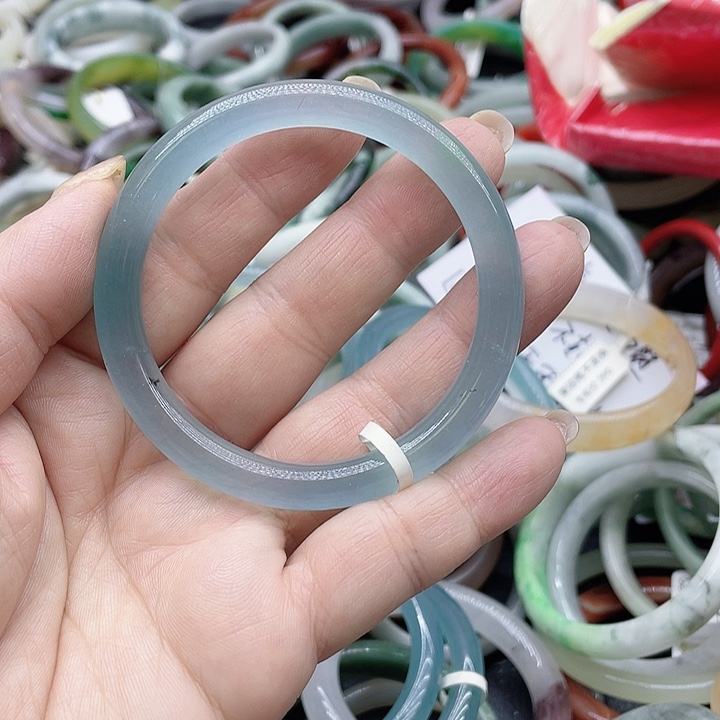 石英岩玉未镶嵌手镯手镯