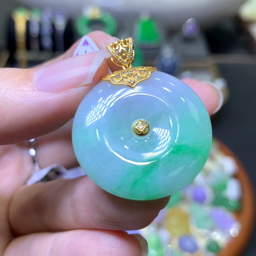 【闪购商品】翡翠颈饰18K金镶嵌翡翠吊坠项链