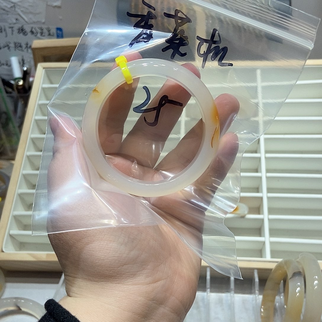 玛瑙/玉髓手镯未镶嵌香*机