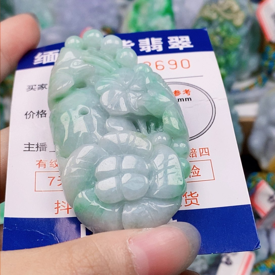 吊坠(不含链)未镶嵌翡翠