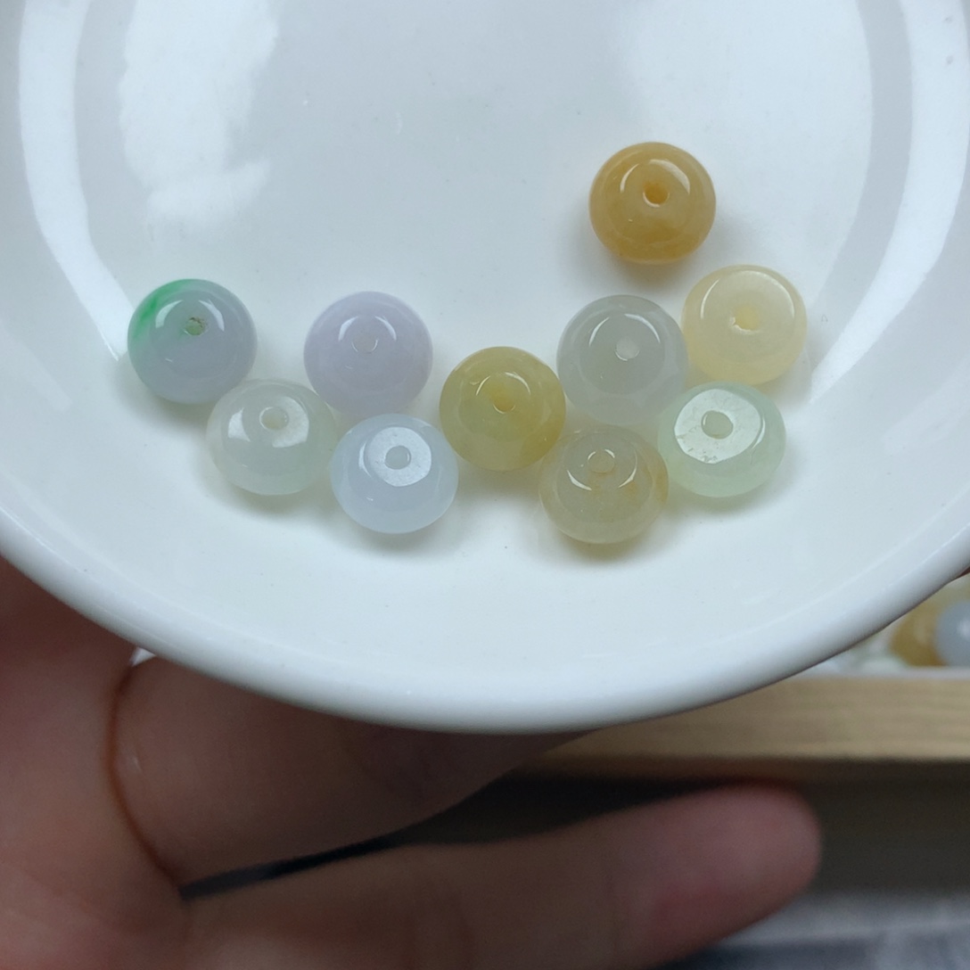 翡翠颈饰未镶嵌卡5✖️8。10颗。