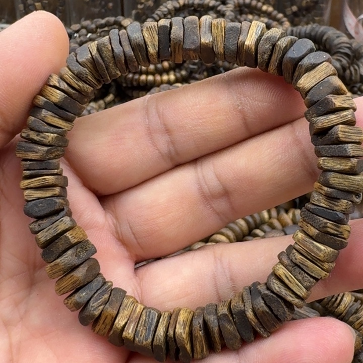 沉香手串乌身手串10克