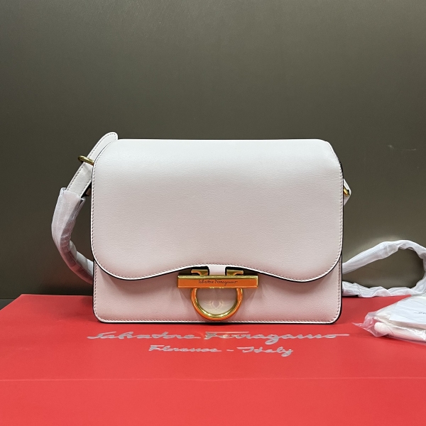 95新/菲拉格慕/市场价26700/包包/250223RN0021