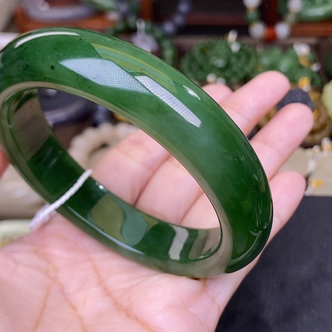 和田玉58.5 阳绿老料碧玉手镯清货未镶嵌