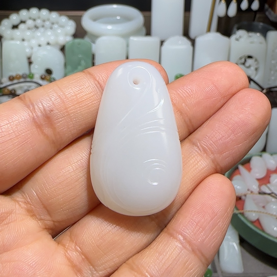 和田玉颈饰未镶嵌超****儿