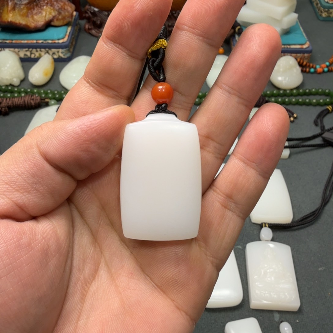 和田玉颈饰未镶嵌劲**舞