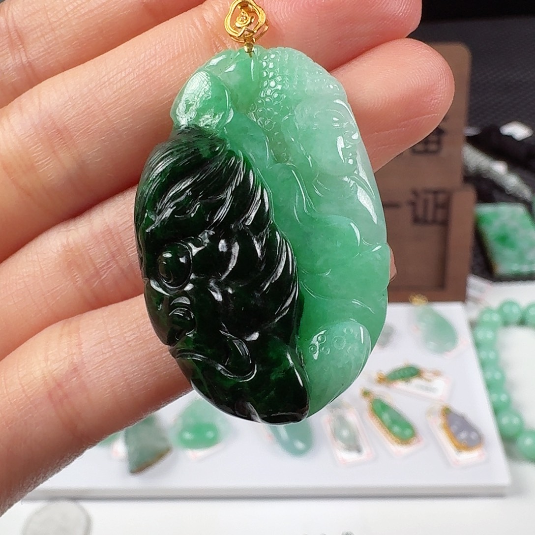 翡翠18K金镶嵌颈饰