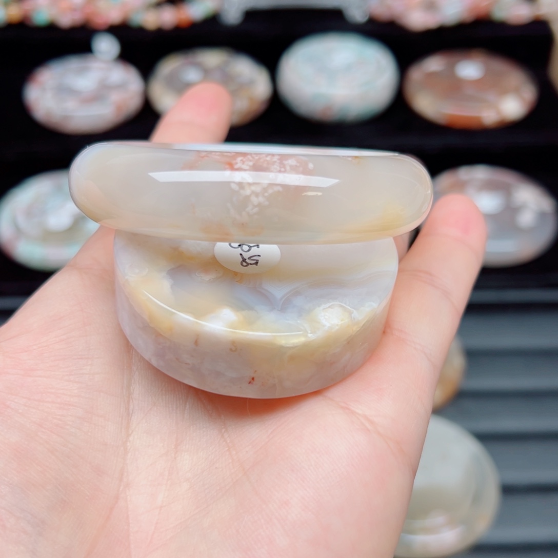 玛瑙/玉髓手镯未镶嵌59