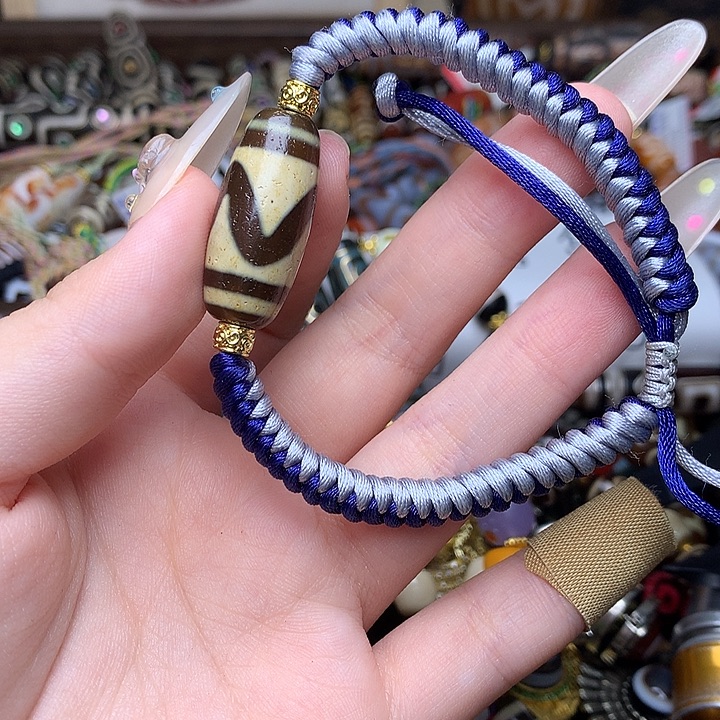 未镶嵌发一条玛瑙/玉髓