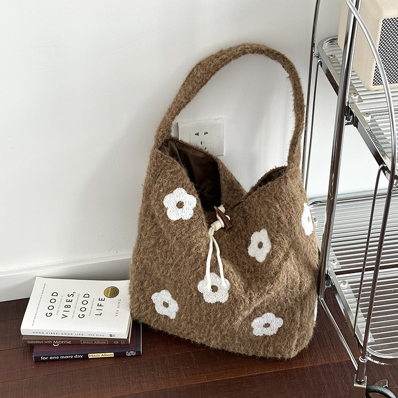 毛绒花朵刺绣单肩包秋冬甜美小众毛绒包文艺森系托特包韩版托特包