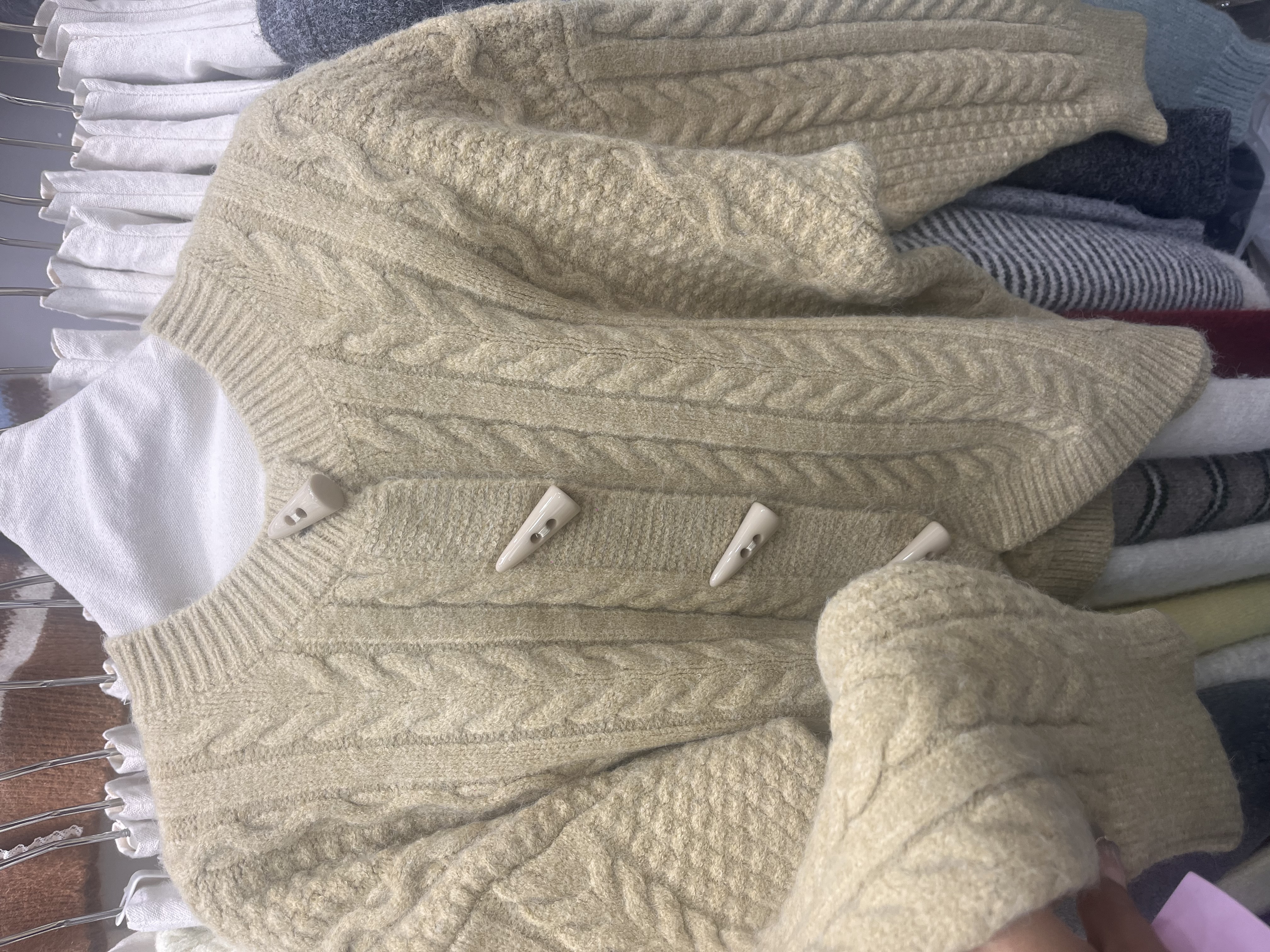 891秋冬毛针织衫圆领牛角扣开衫