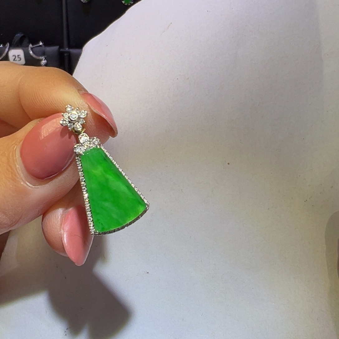 翡翠颈饰18K金镶嵌吊坠