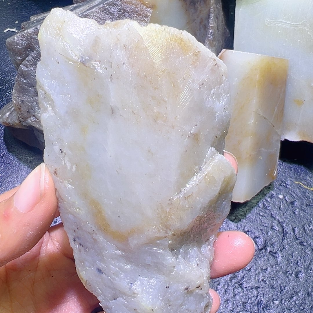 和田玉未镶嵌珠宝半成品