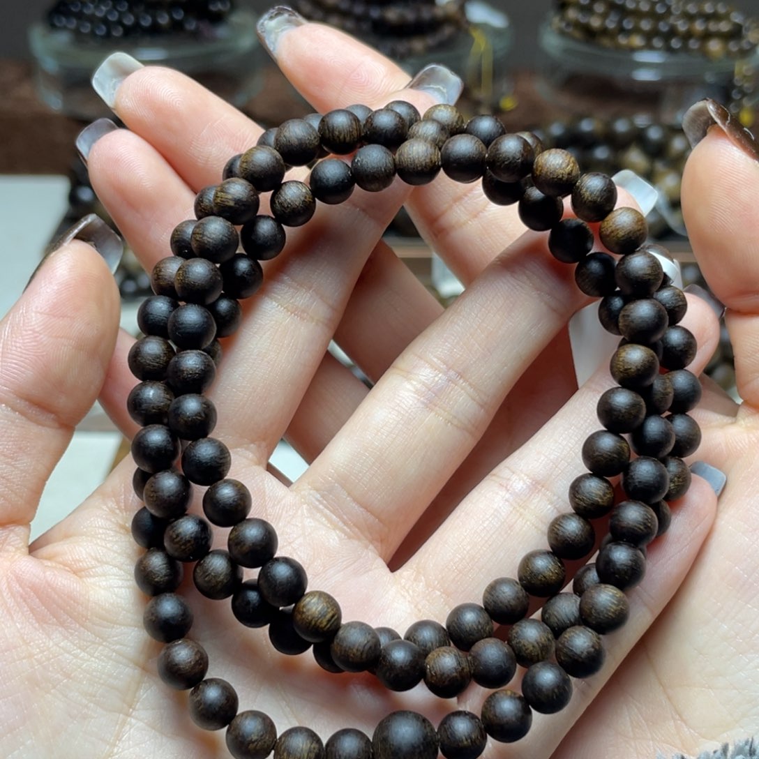 沉香手串S****r越南富森红土沉香0.6多圈土埋土沉料