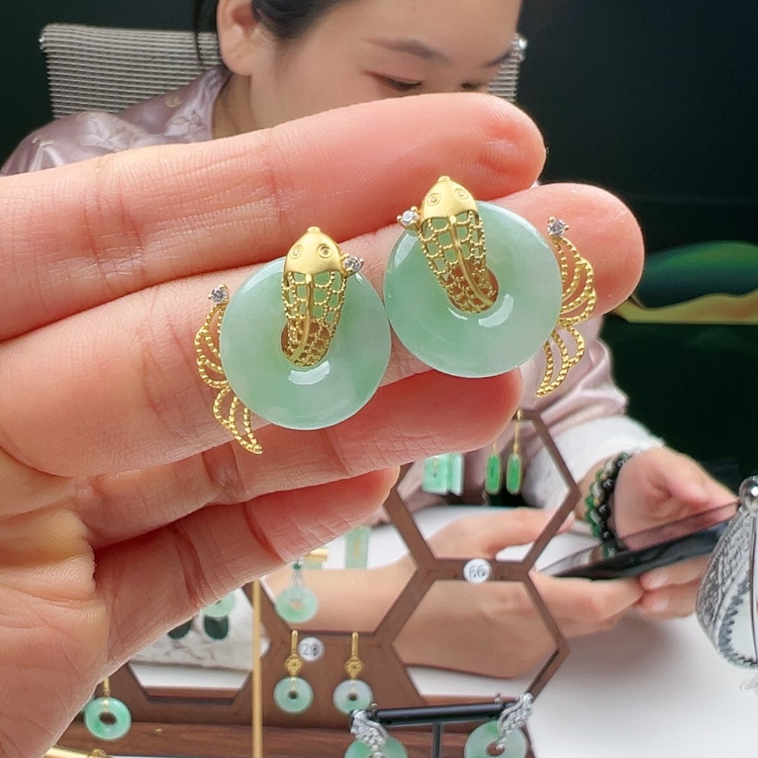 翡翠耳饰18K金镶嵌天然翡翠