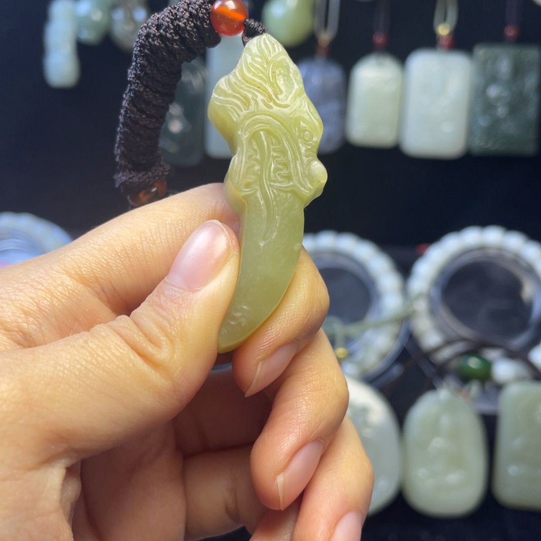 和田玉未镶嵌颈饰