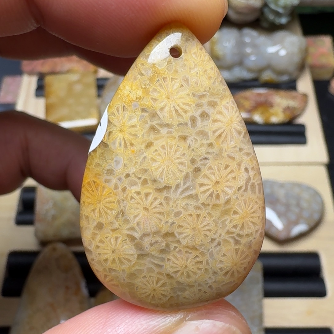 硅化玉未镶嵌纯天然色有机玉石保真色瑕疵特价不退换