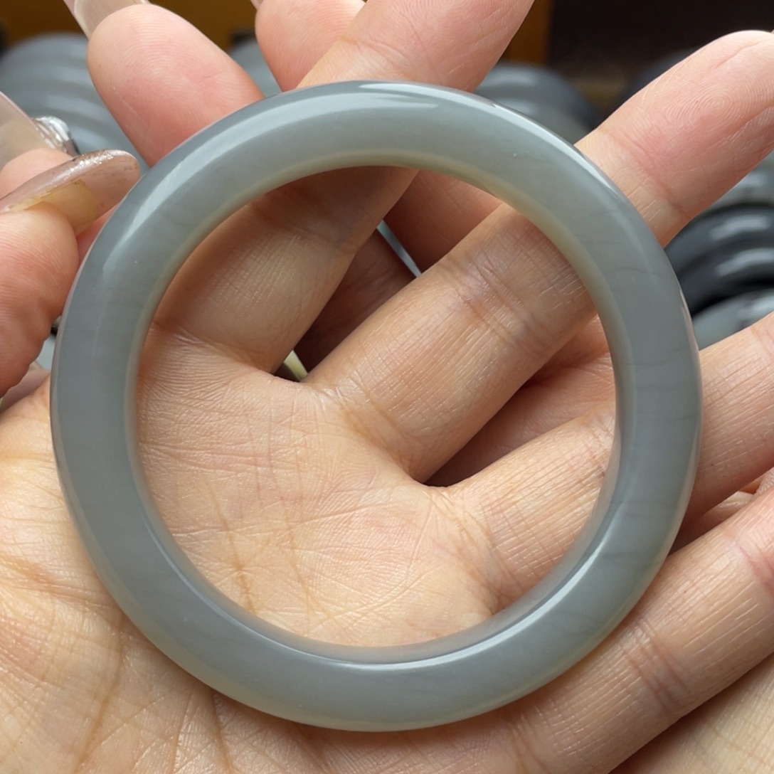 A****和田玉未镶嵌手镯有包容