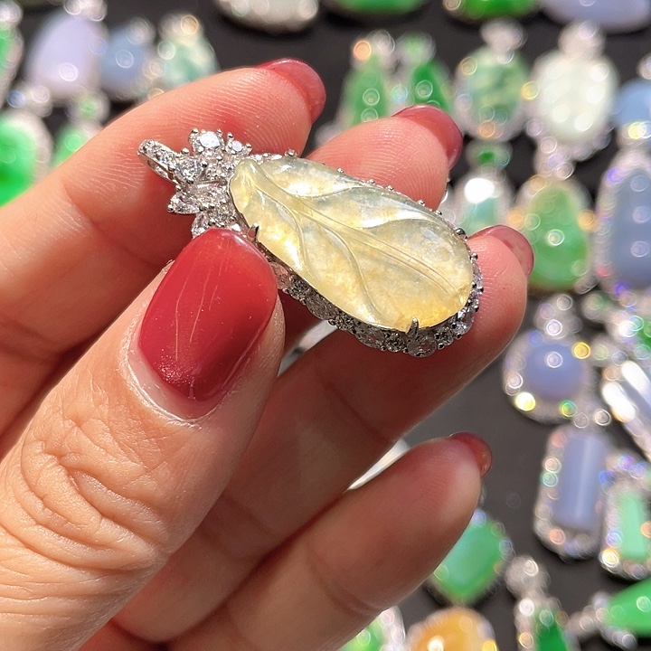 筱***坊翡翠银S925镶嵌颈饰