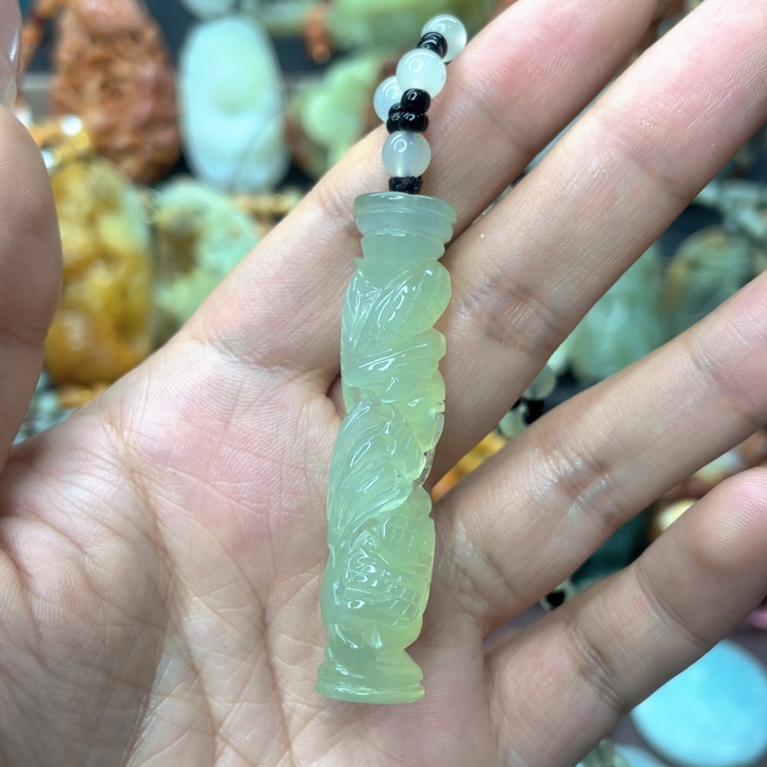 蛇纹石玉颈饰未镶嵌