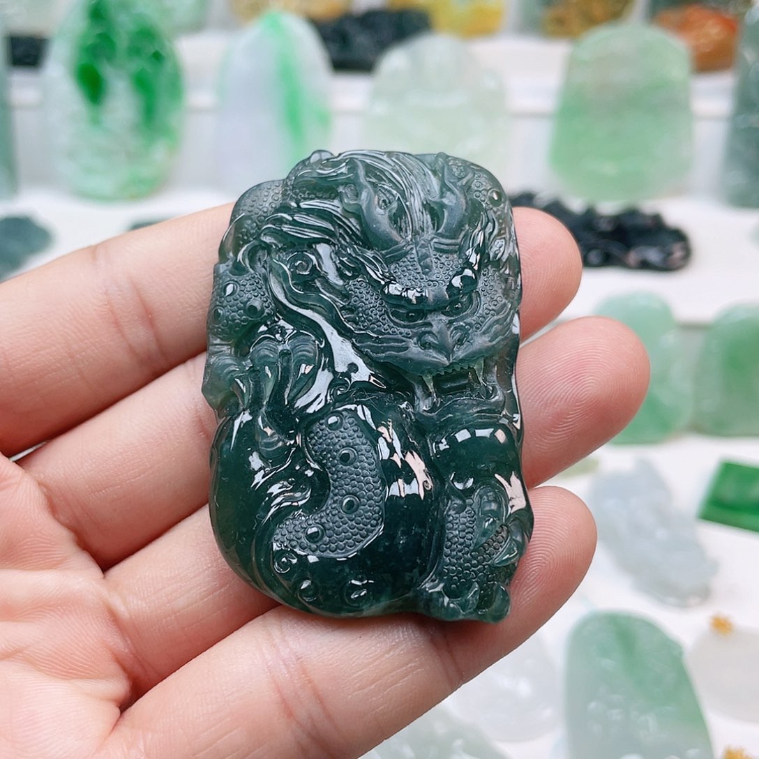 翡翠颈饰未镶嵌龙