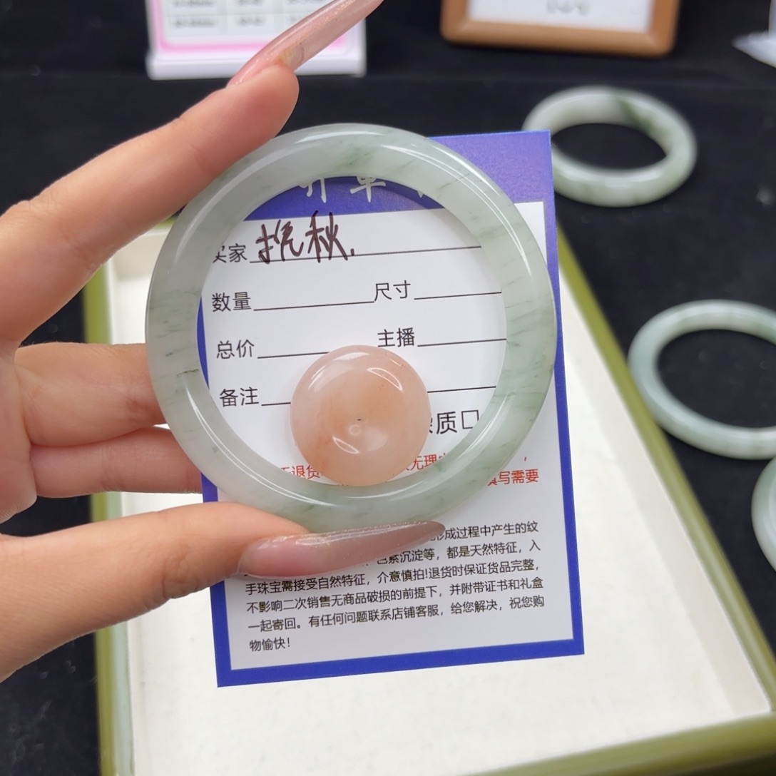 石英质玉手镯未镶嵌