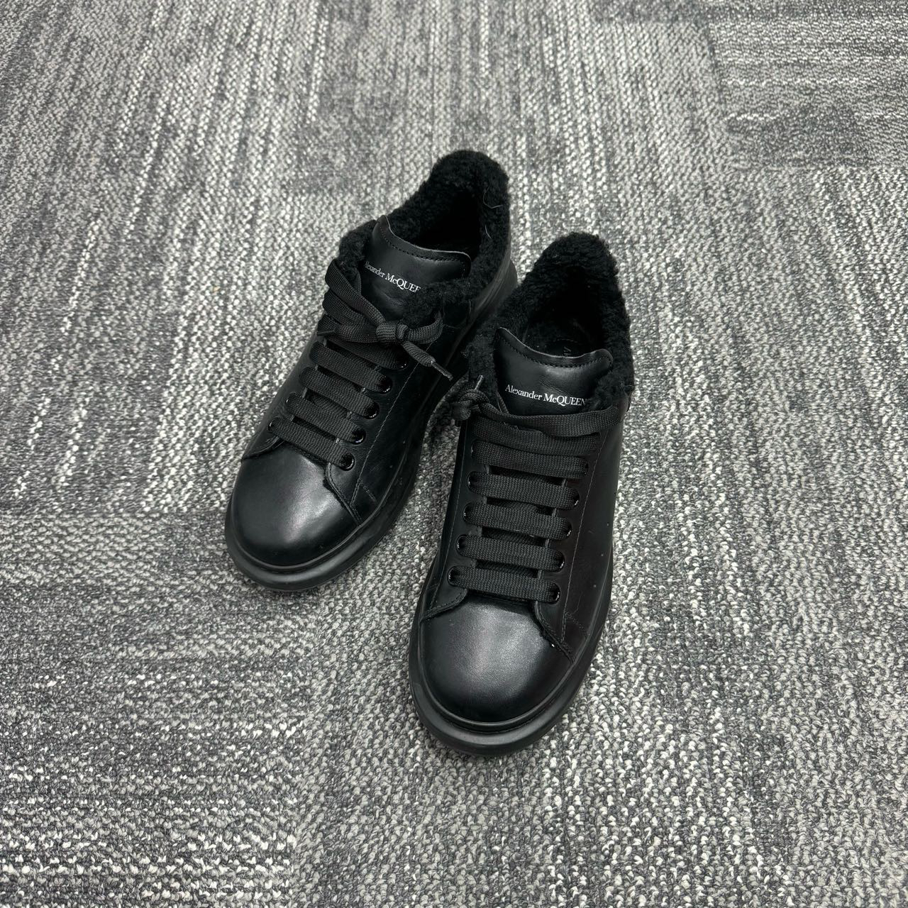 95新 Alexander McQueen/亚历山大·麦昆 羊羔毛厚底鞋 44码无配件