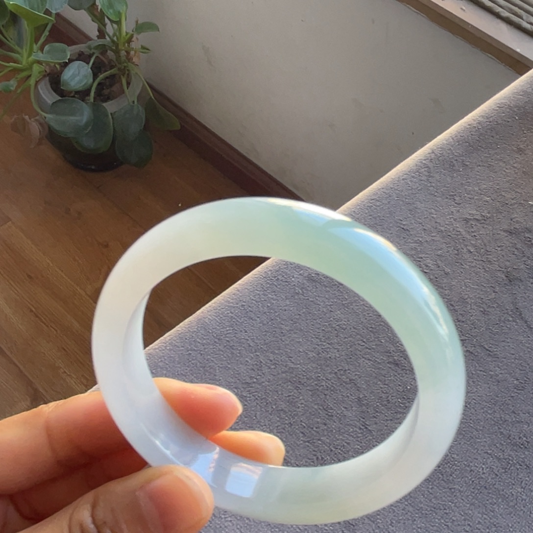 翡翠未镶嵌手镯半山水