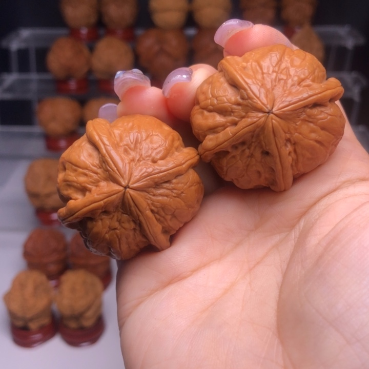 世***哥文玩核桃把件10金蟒粗筋四炸