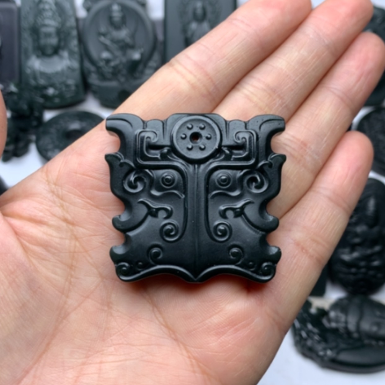 【闪购商品】和田玉颈饰未镶嵌双面雕刻