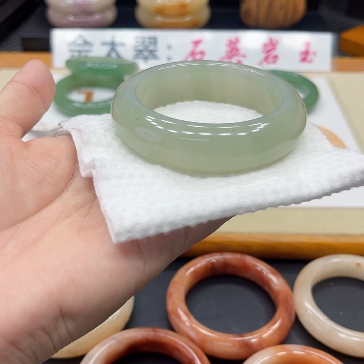 未镶嵌手镯石英质玉昭*