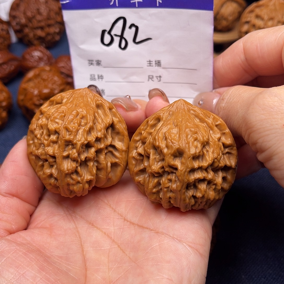 文玩核桃吊坠老树鸡心44